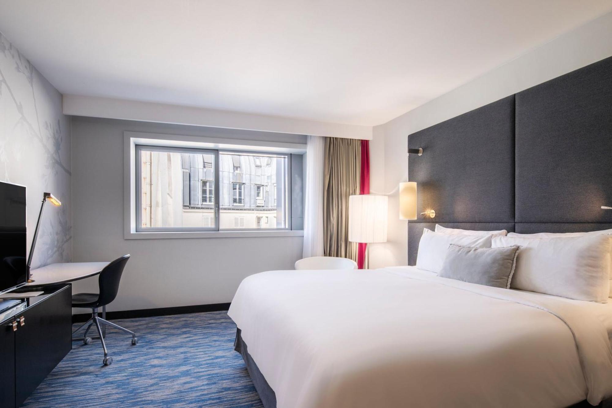 Renaissance Paris Arc De Triomphe Hotel Exterior photo